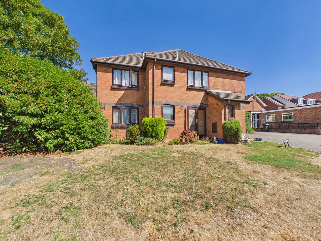 Property photo 1 of 8 Cam02536G0-Pr0160-Still012