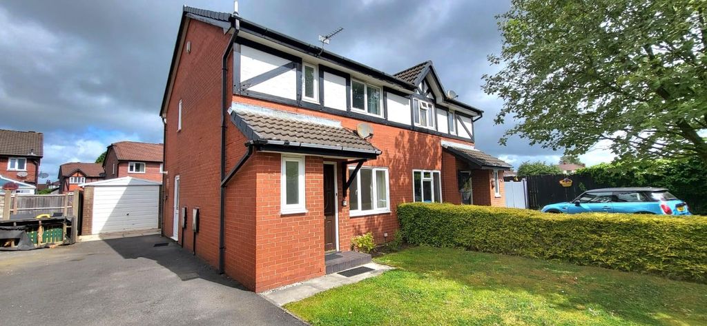 Property photo 1 of 10 The Campians External 2.Jpg