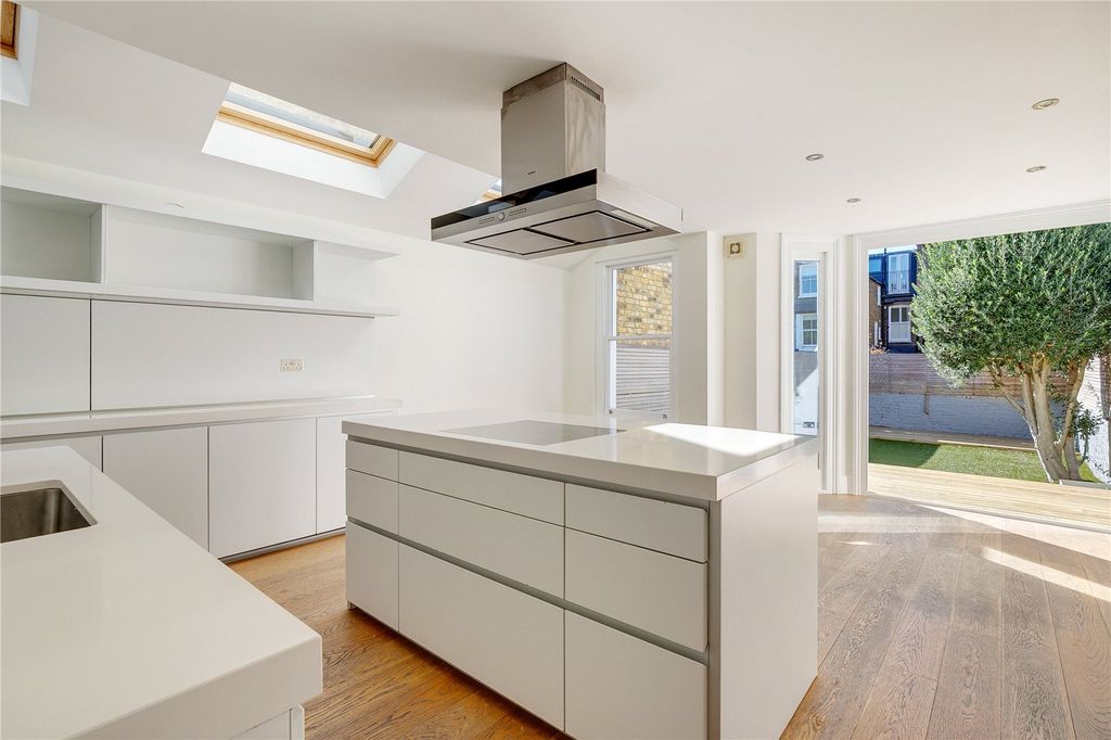 Property photo 2 of 14 Kitchen