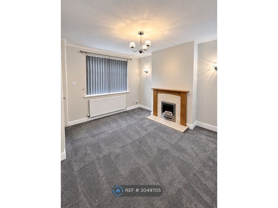 Property photo 3 of 13 Lounge