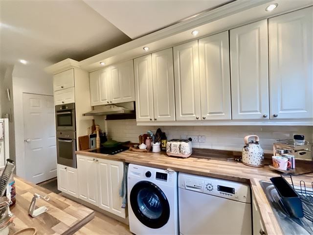 Property photo 3 of 21 Kitchen