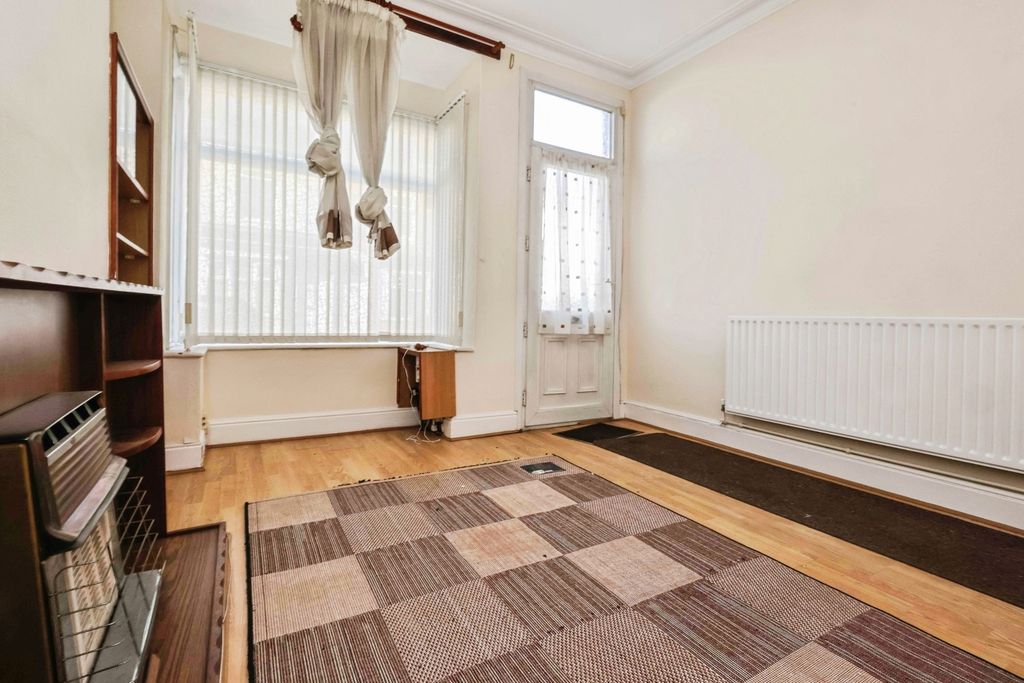 Property photo 2 of 14 Photo