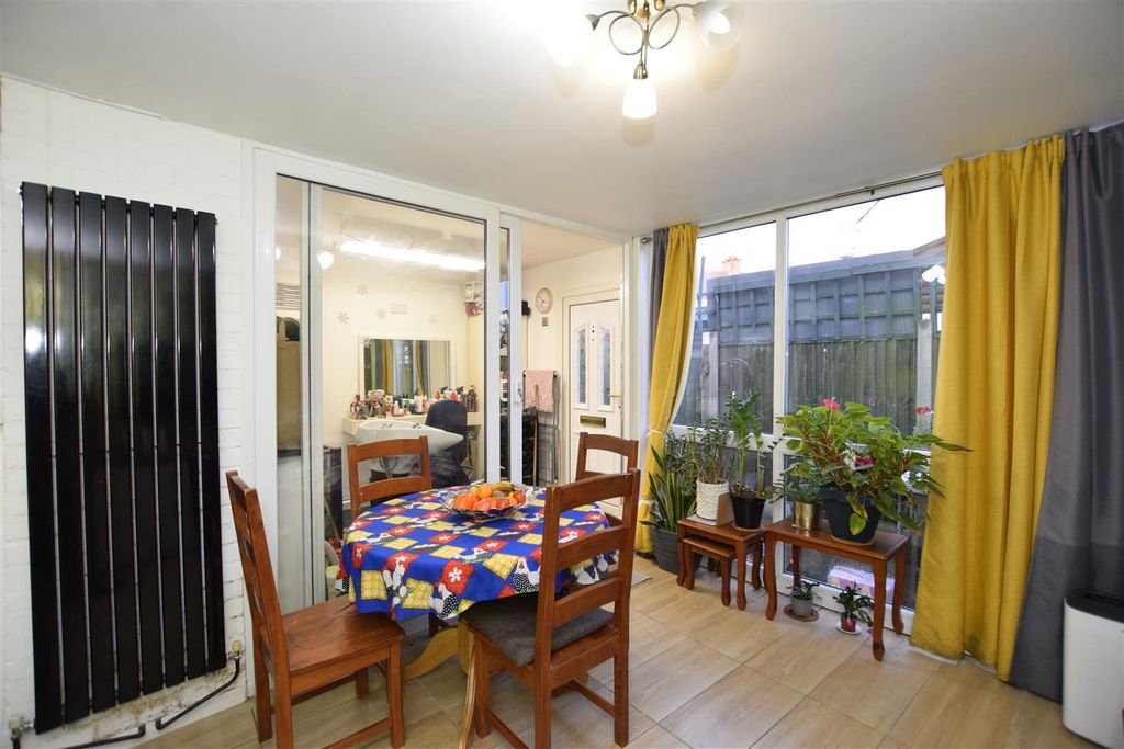 Property photo 3 of 9 Lounge.Jpg