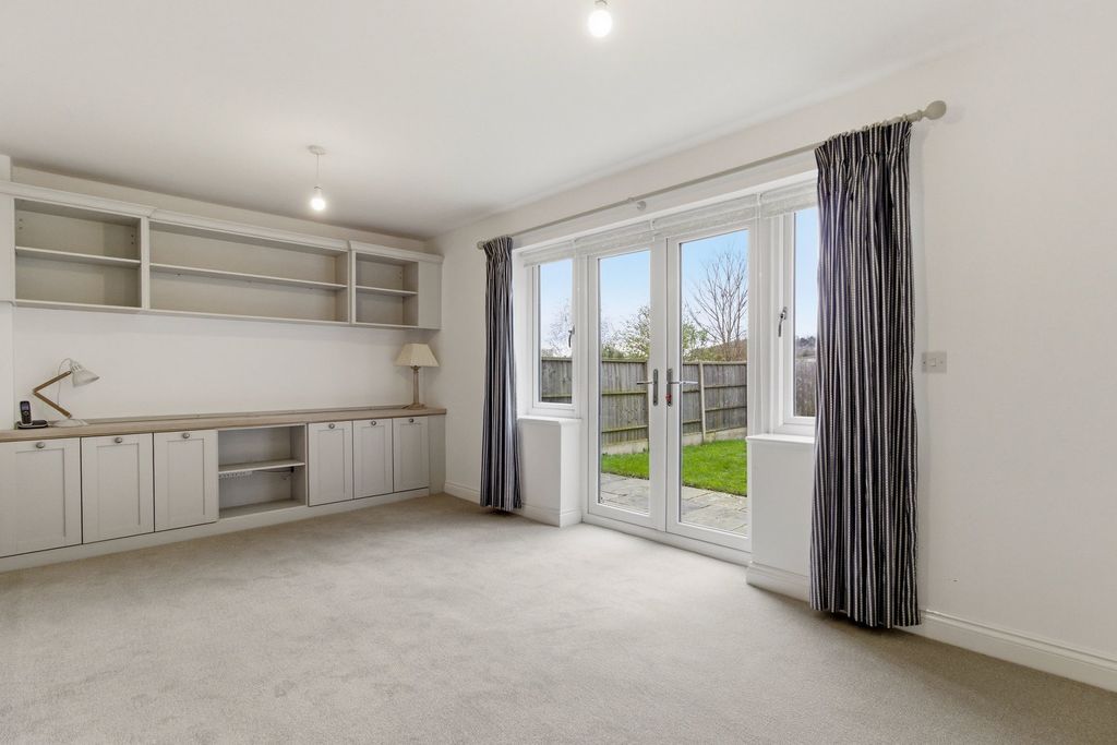 Property photo 2 of 21