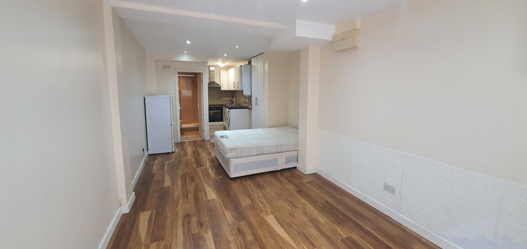 Property photo 2 of 7 Reception/Bedroom