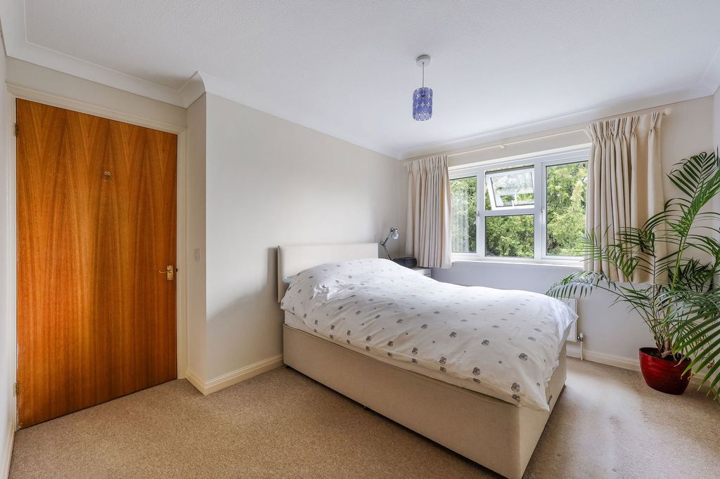 Additional image 7 of 2 bed flat for saleSurrey RH7
