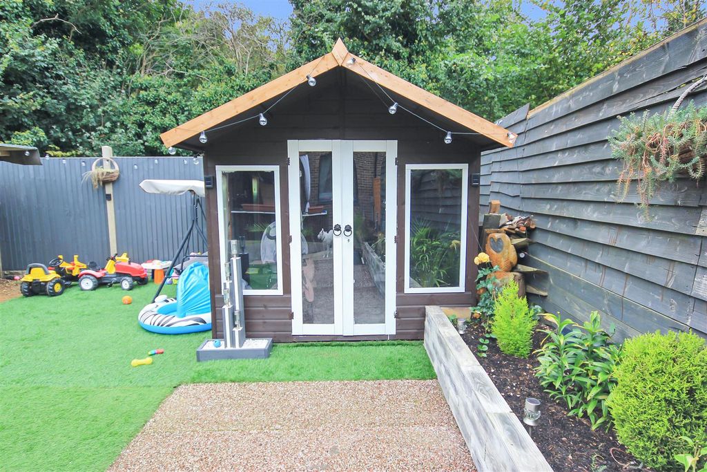 Property photo 3 of 20 Summer House.Jpg