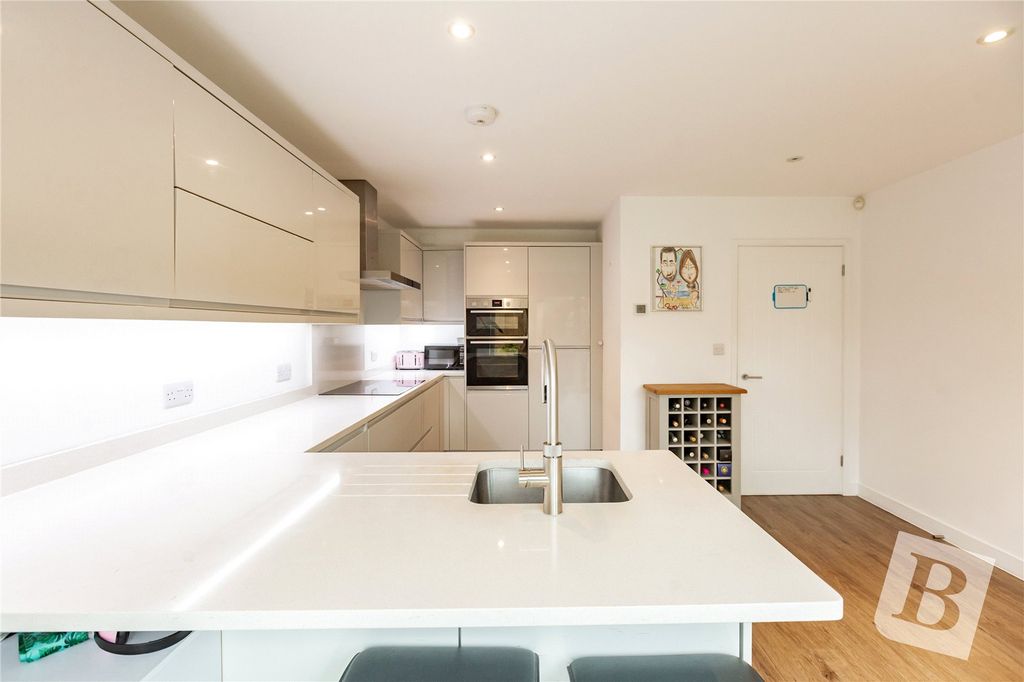 Property photo 2 of 18 Picture No. 21