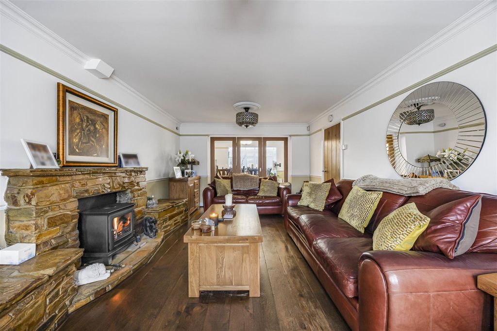 Property photo 2 of 34 Living Room