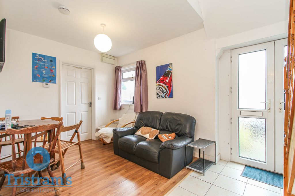 Property photo 3 of 21