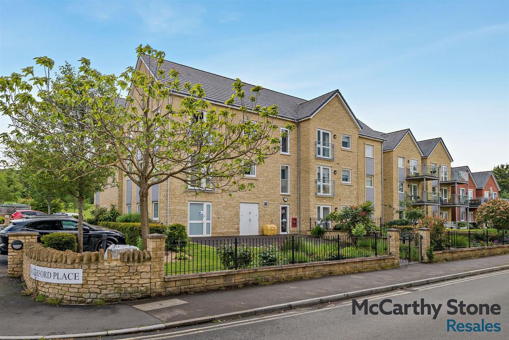 Property photo 1 of 17 Waterford Place