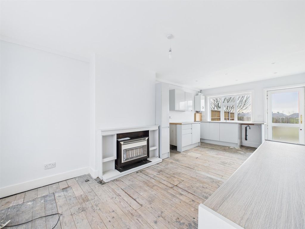 Property photo 2 of 31 Cam03844G0-Pr0389-Still009.Jpg