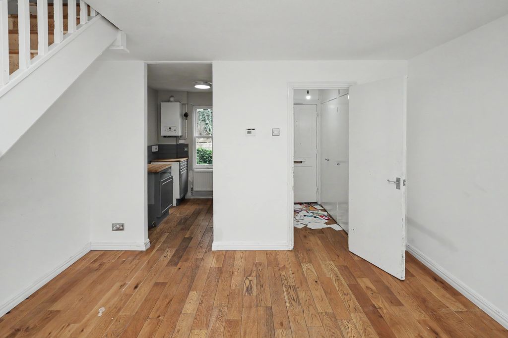 Property photo 3 of 18 31 Rossendale Way, Camden, London, Nw1 0Xb