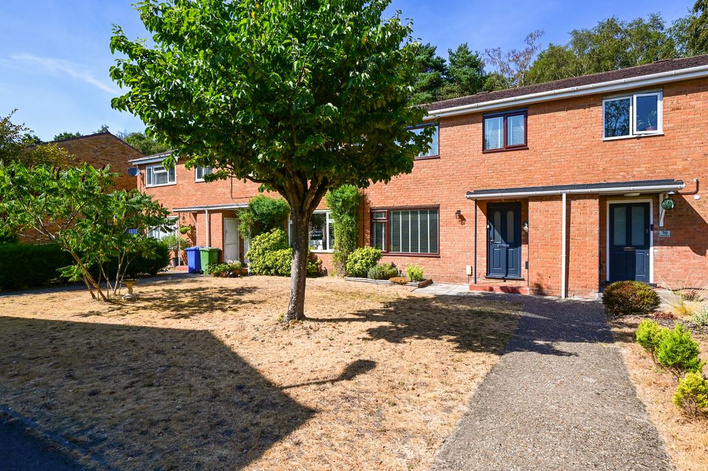 Property photo 1 of 9 72 Oxford Rd (13)