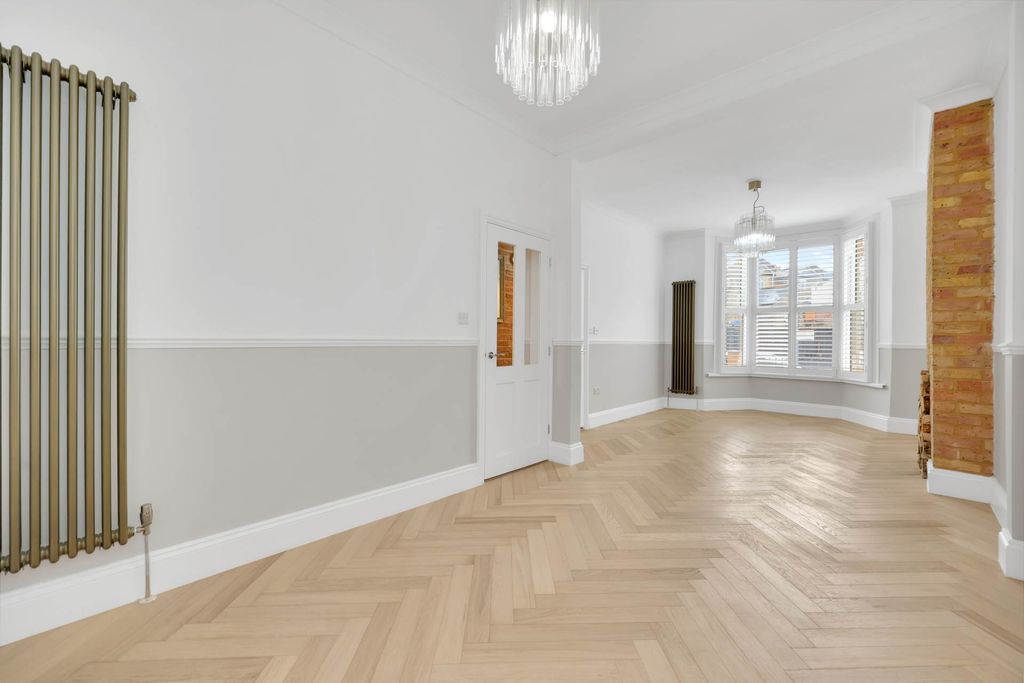 Property photo 2 of 30