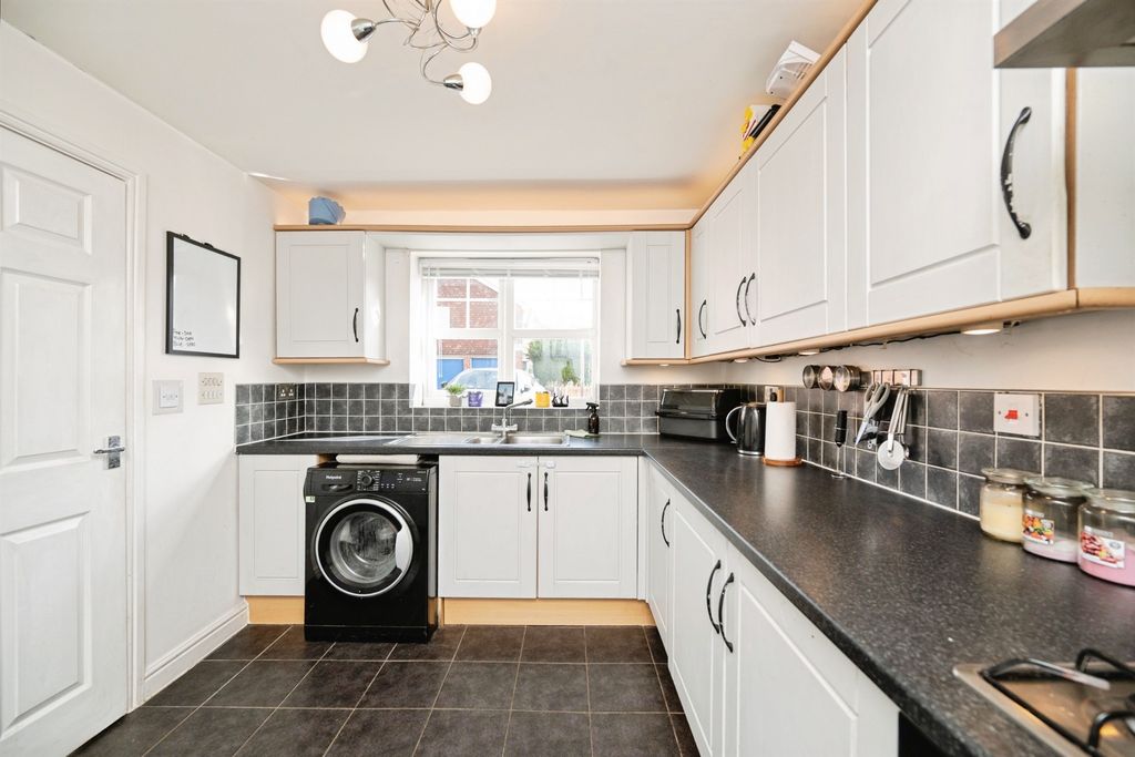 Property photo 3 of 13