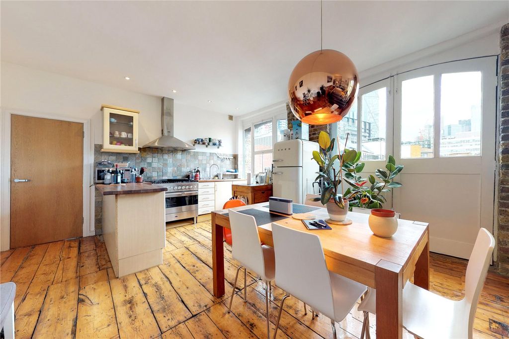 Property photo 2 of 12 Kitchen