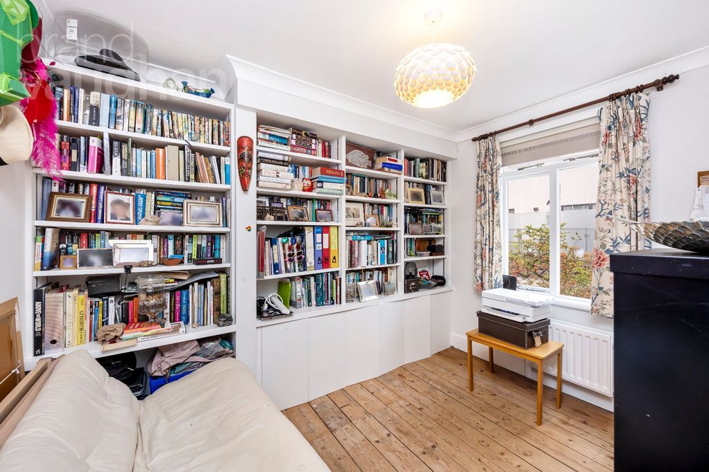 Property photo 3 of 23 Picture No. 12