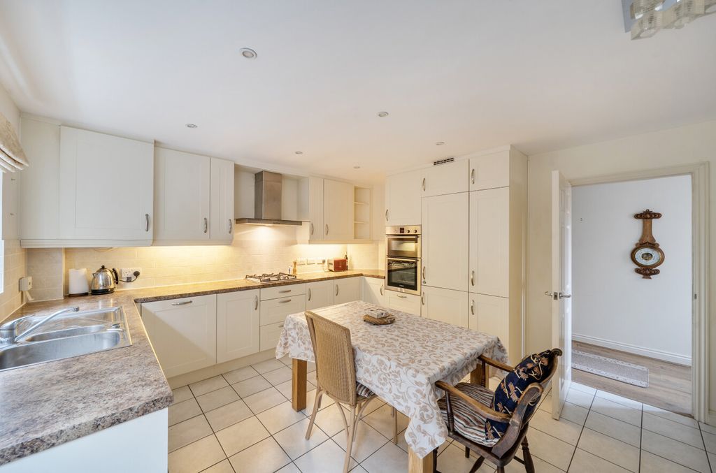 Property photo 3 of 20 Kitchen/Dining Room