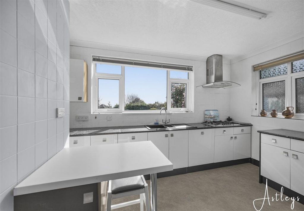 Property photo 3 of 22 Kitchen/Breakfast Room