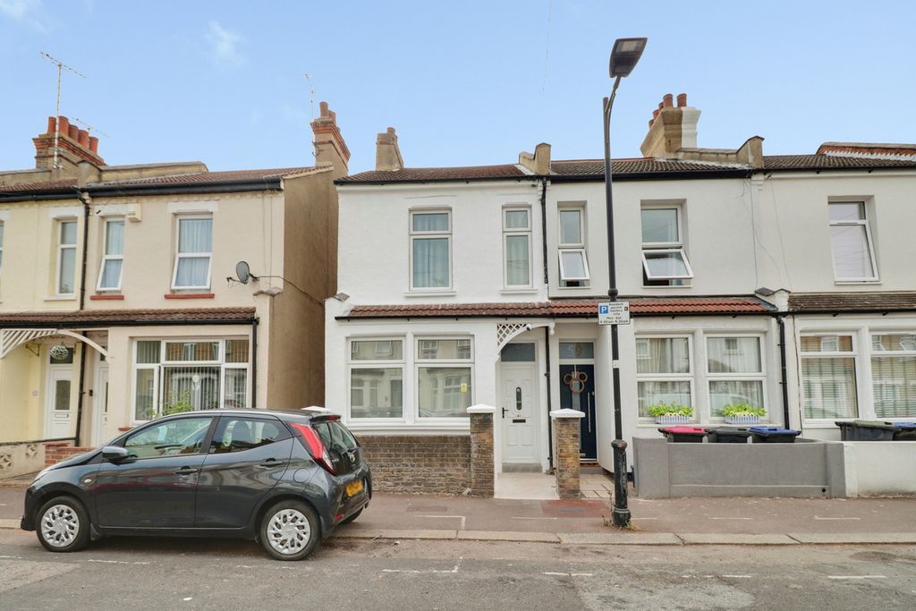 Property photo 1 of 27