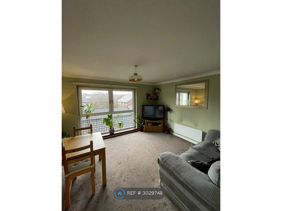 Property photo 3 of 8 Lounge 2