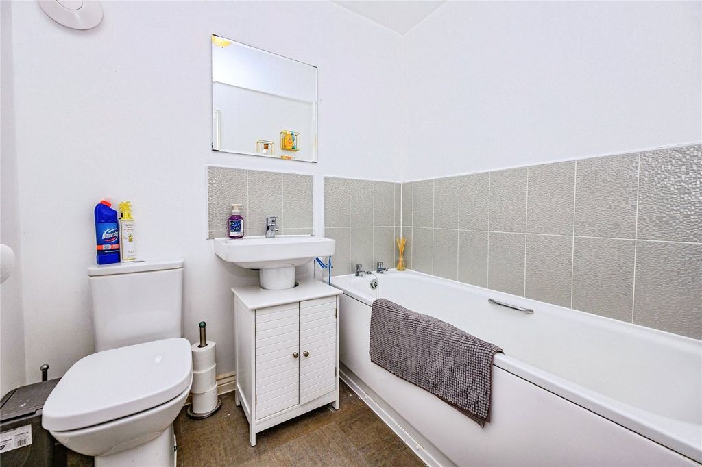 Additional image 13 of 5 bed end terrace house for saleFossett Grove, Dunstable, Bedfordshire LU6