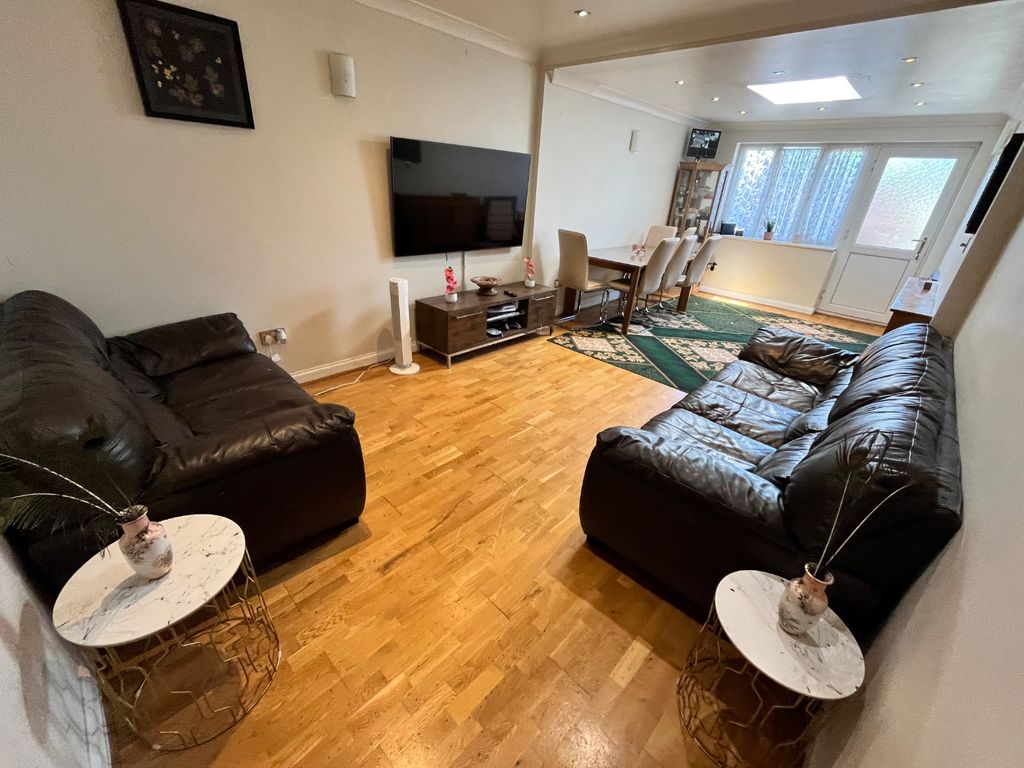 Property photo 2 of 11 4230971