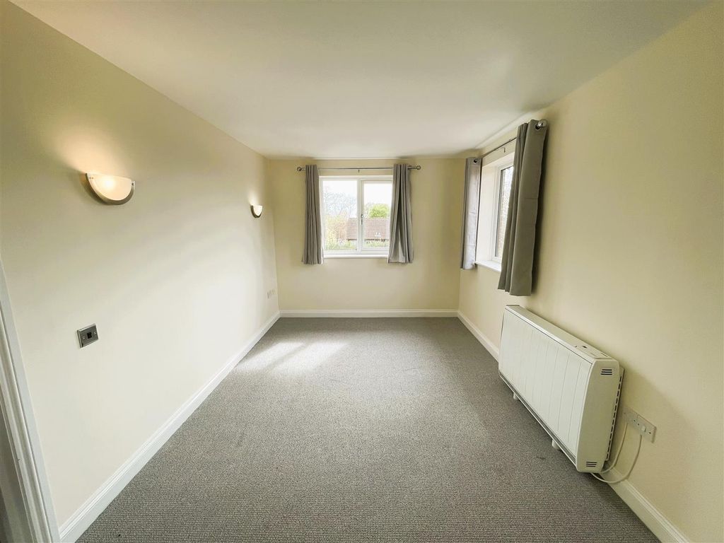 Property photo 2 of 6 14 Grove Mews Lounge.Jpeg