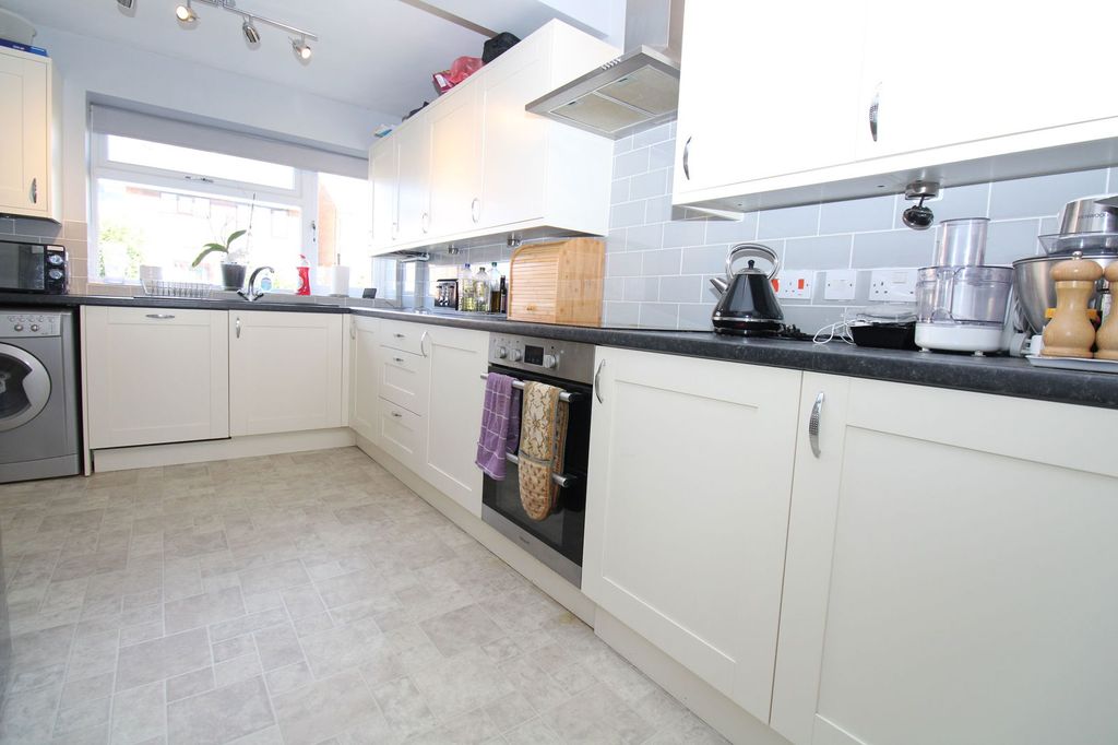 Property photo 2 of 25