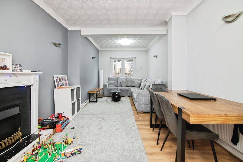 Property photo 2 of 17