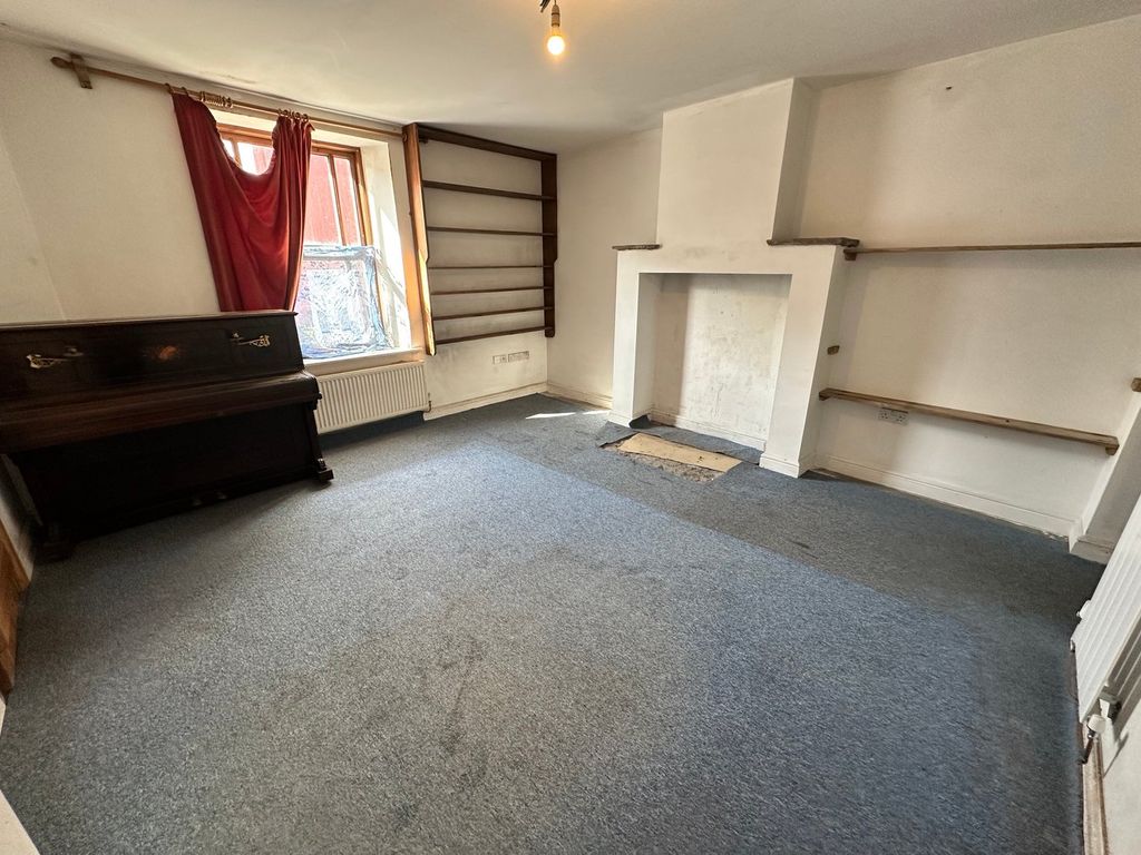 Property photo 3 of 28