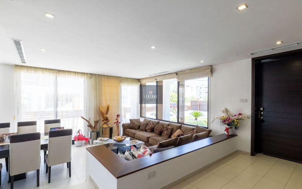 Property photo 3 of 20