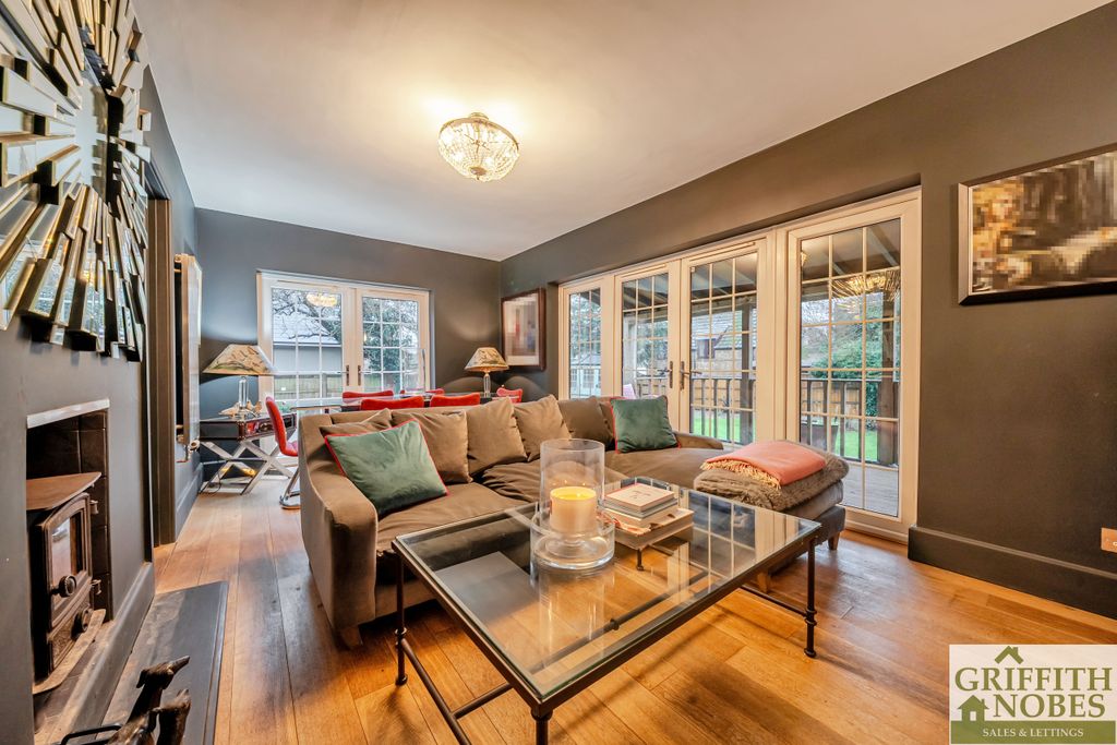 Property photo 2 of 23 Lounge