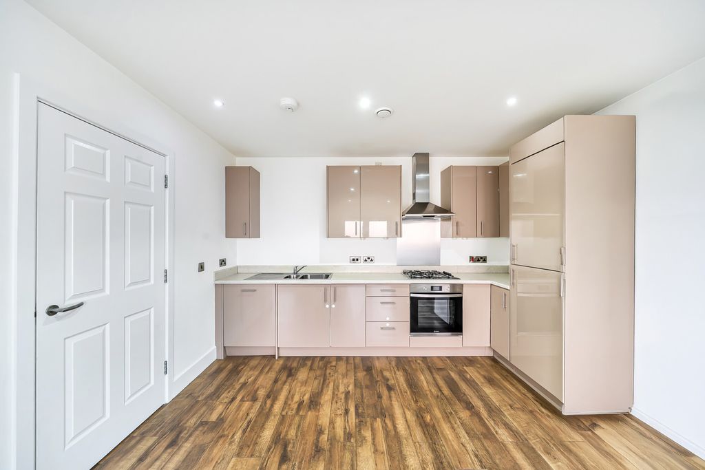 Property photo 2 of 12 1-6A7124Efe0c05-1...