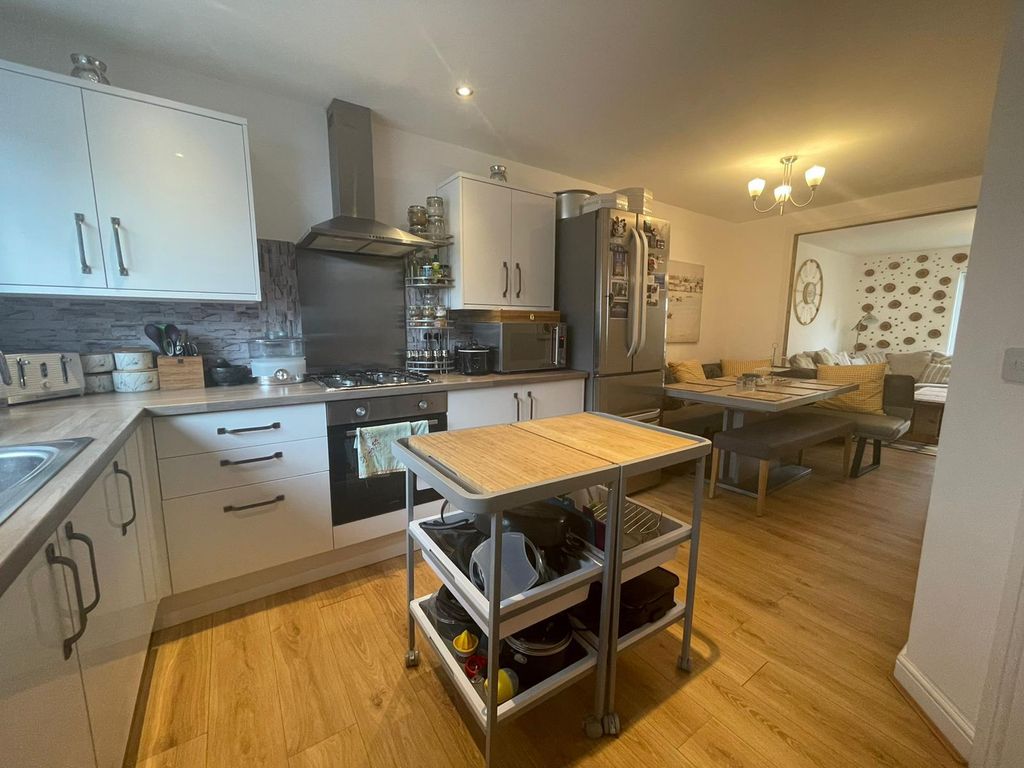 Property photo 2 of 12 Image