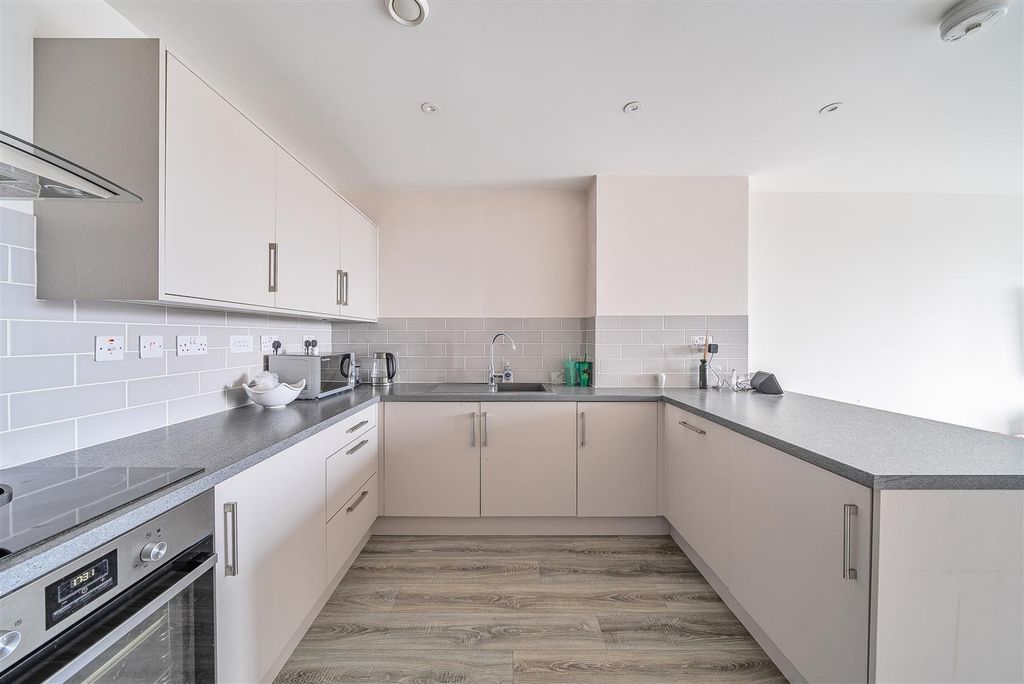 Property photo 3 of 20 Kitchen