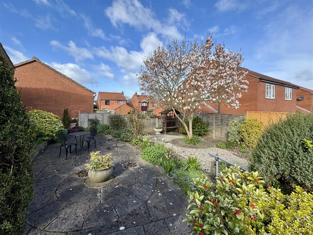 Property photo 2 of 14 Outside