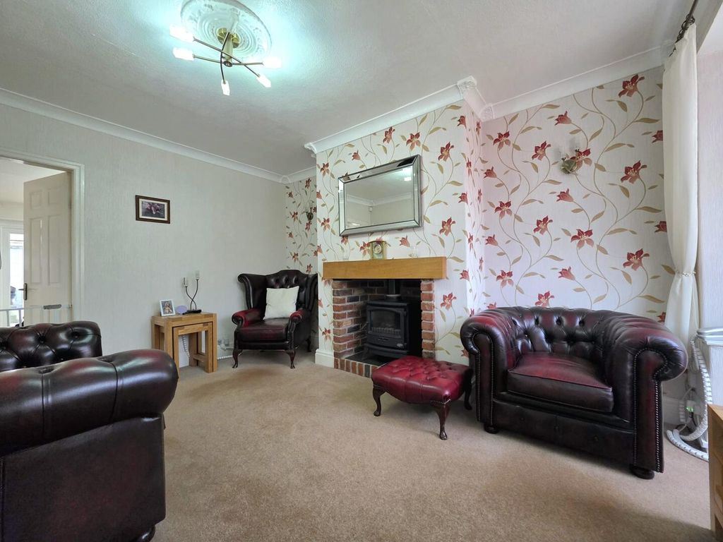 Property photo 3 of 21 Living Room