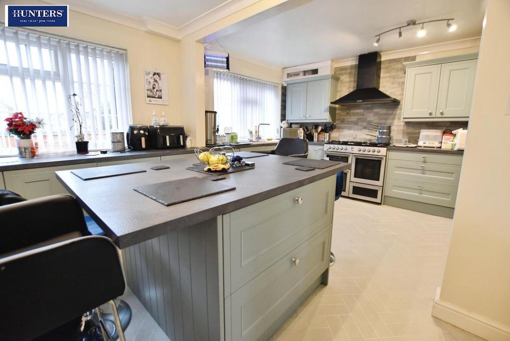 Property photo 3 of 29 Kitchen/Diner