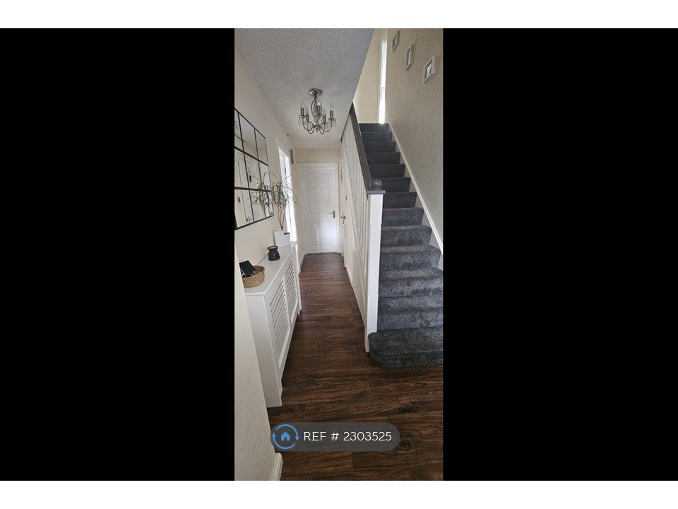 Property photo 3 of 30 Landing Enterance