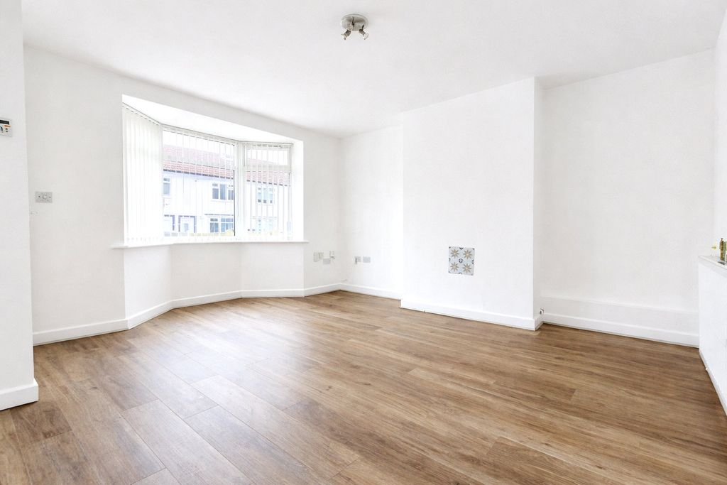 Property photo 3 of 15 Picture No. 06