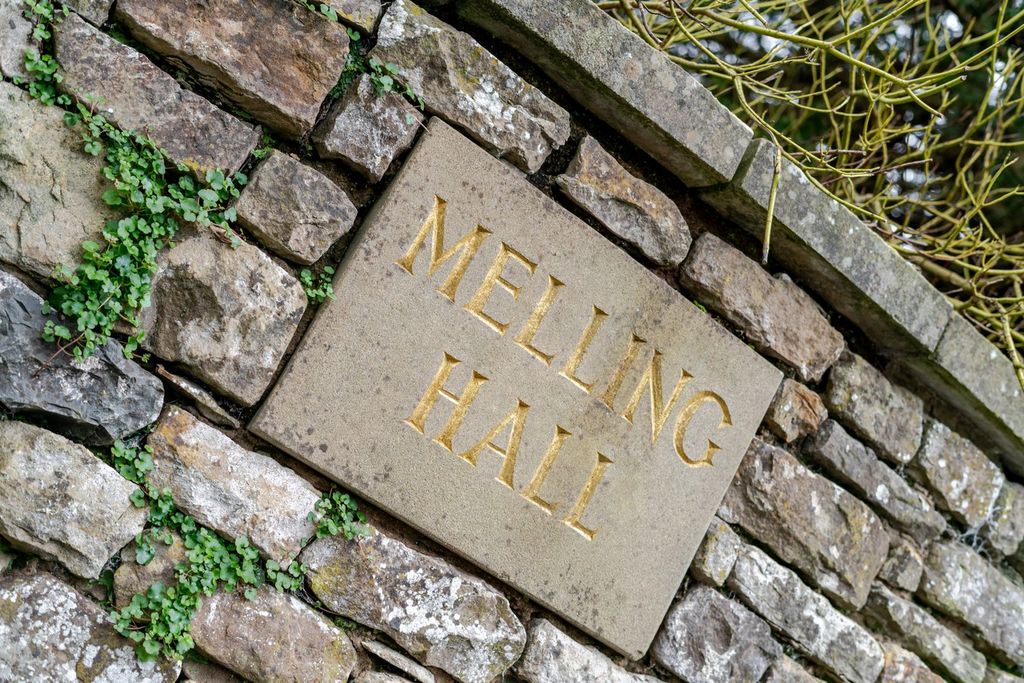 Property photo 2 of 31