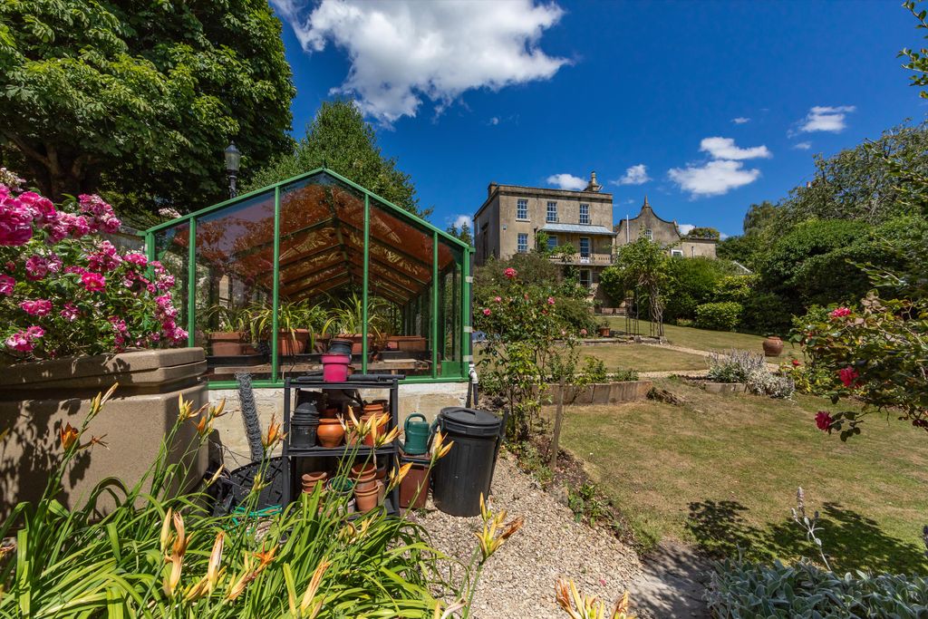 Property photo 2 of 27 Image