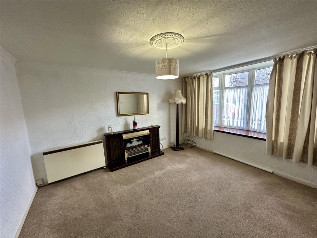 Property photo 2 of 9 Lounge