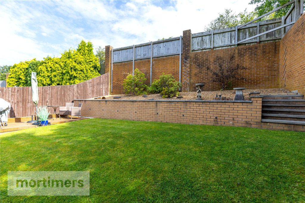 Property photo 3 of 28 Garden