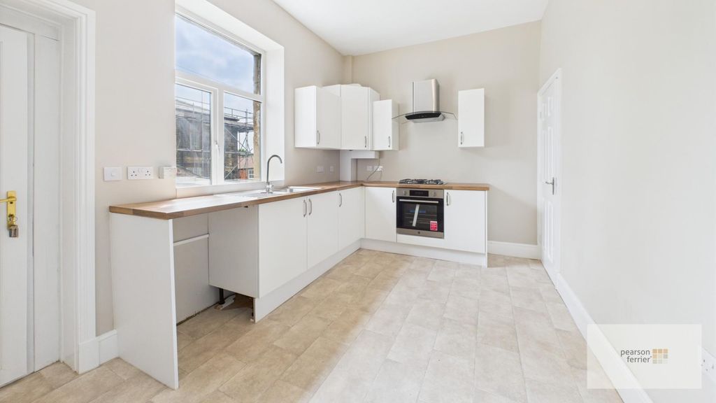 Property photo 3 of 8 Kitchen