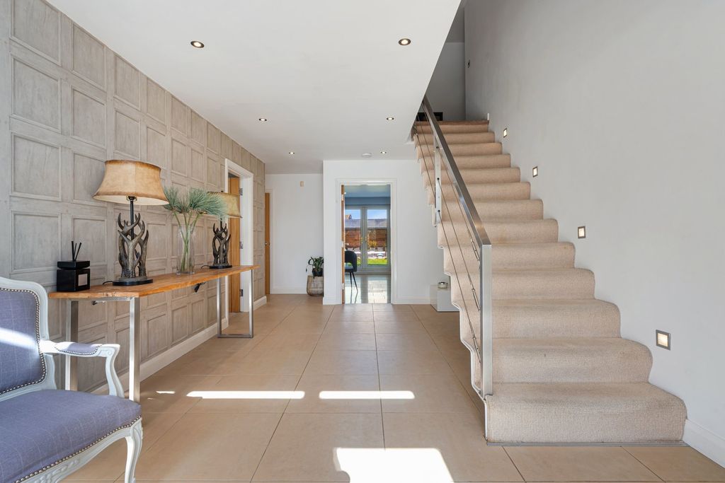Property photo 2 of 54