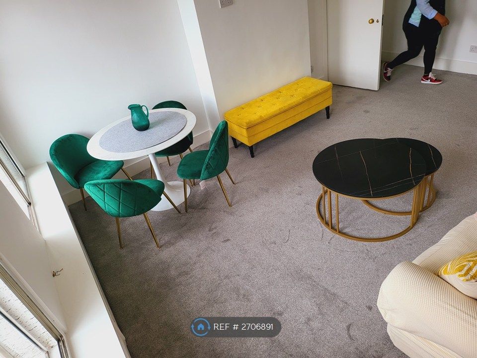 Property photo 2 of 12 2 Bedroom Brompton Road