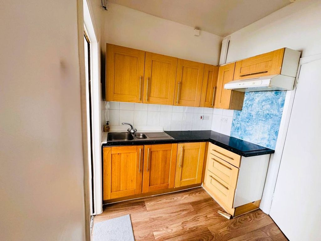 Property photo 3 of 4 4